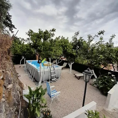 K N A Traditional Holiday home *