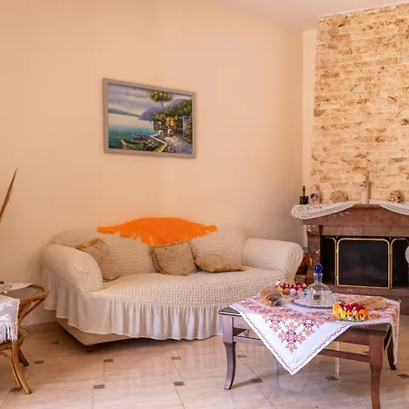 K N A Traditional Holiday home