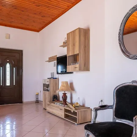 Holiday home K N A Traditional Topolia